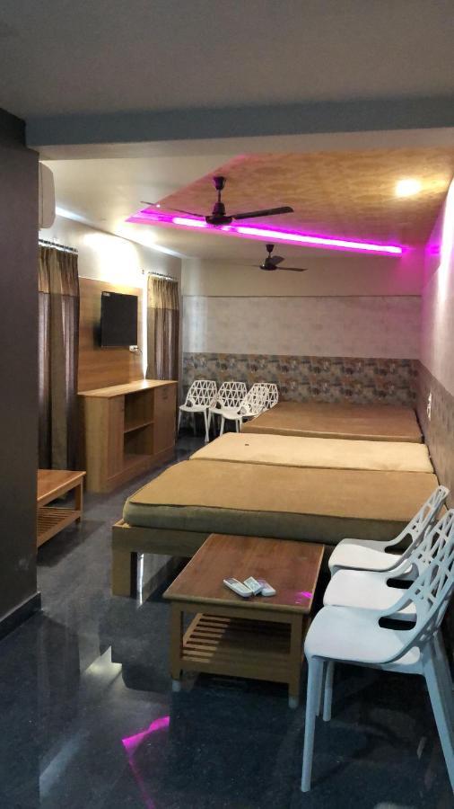 C M Hotel New Wodapatti Eksteriør billede