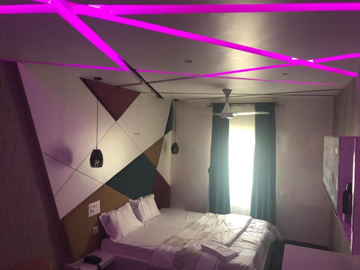 C M Hotel New Wodapatti Eksteriør billede