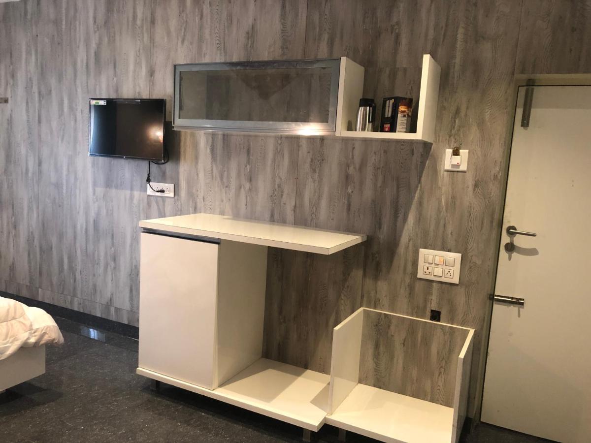 C M Hotel New Wodapatti Eksteriør billede
